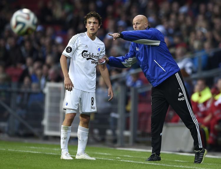 UTILFREDS. De få målchancer gjorde Ståle Solbakken utilfreds med den offensive indsats, Thomas Delaney og. co. leverede mod Esbjerg. 
