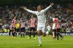 Målkonge. Cristiano Ronaldo fejrer sit hattrick i kampen mod Athletic Bilbao. 