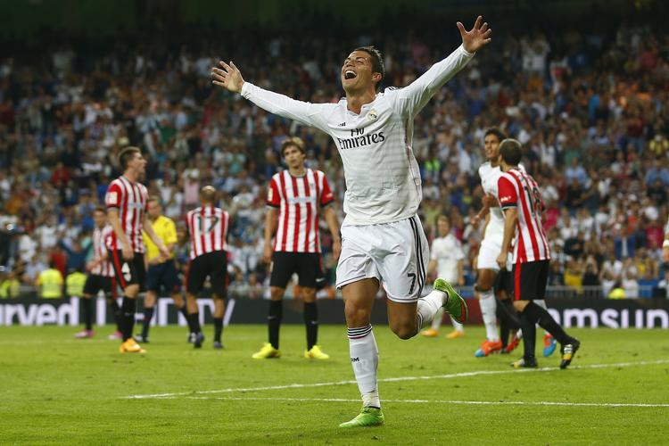 Målkonge. Cristiano Ronaldo fejrer sit hattrick i kampen mod Athletic Bilbao. 