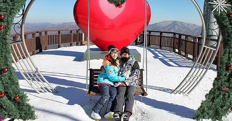 Romantik. High1-resortet appellerer i høj grad til den sydkoreanske ungdom med blandt andet flere romantiske fotospots som dette vinterpyntede sæde. 