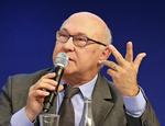 fleksibilitetsangler. Frankrigs finansminister, Michel Sapin, mener, at euroreglerne må kunne fortolkes fleksibelt for at »tage hensyn til landets økonomiske situation«. 