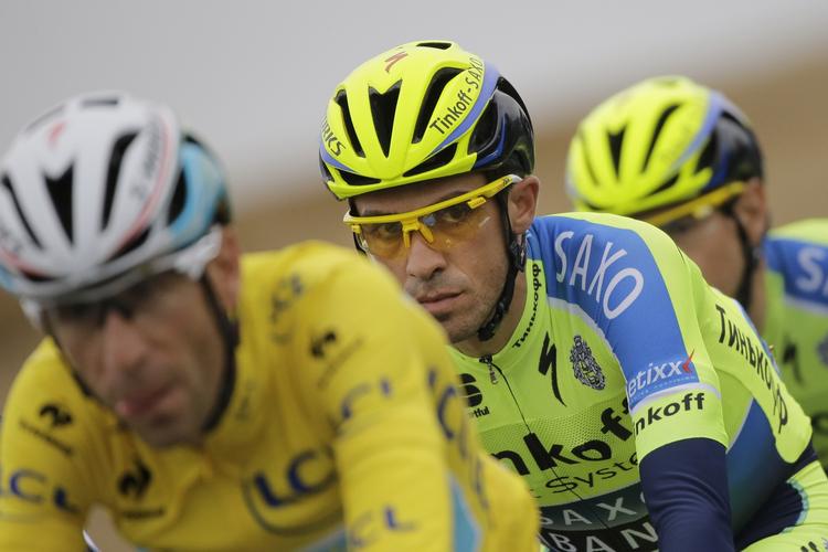 Duellanter. Oleg Tinkov ser gerne, at Alberto Contador og den nye Tour-konge Nibali ser mere til hinanden i de kommende sæsnoner. 
