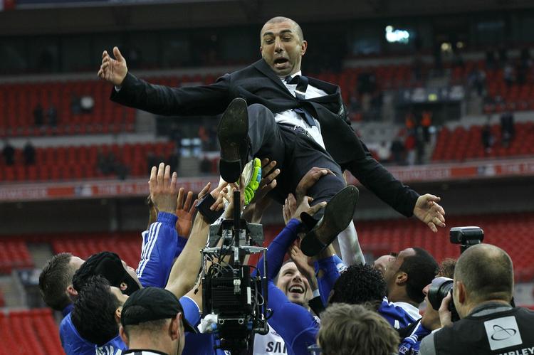 Chelsea. Roberto Di Matteo vandt også FA Cuppen med London-klubben. 