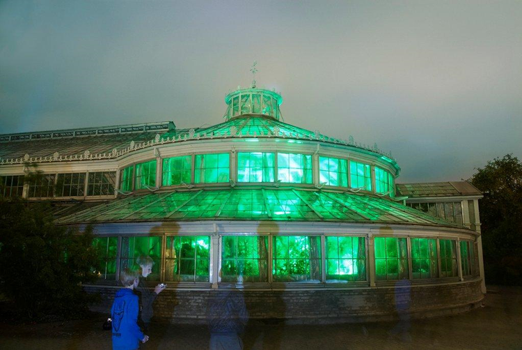 Palmehuset. Der er blandt andet stort lysshow i Botanisk Have under Kulturnatten. 