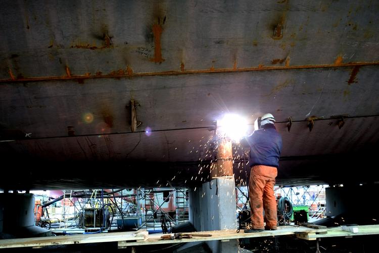 historie. Lindøværftet blev grundlagt af skibsreder A.P. Møller i 1917. Værftet, der lå i Munkebo på Fyn, lukkede i 2009. 