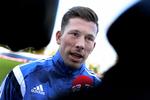 Ombejlet. Højbjerg er de danske fodboldjournalisters yndlingsoffer i træningslejeren i Helsingør i disse dage. 