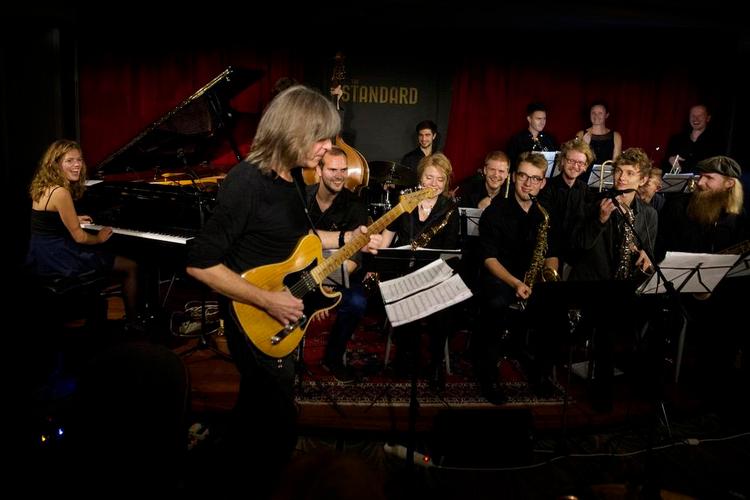 SPILLEGLÆDE. Mike Stern gnistrede og inspirerede sine danske medmusikanter til at yde deres ypperste. Humøret og samspillet var i top. 