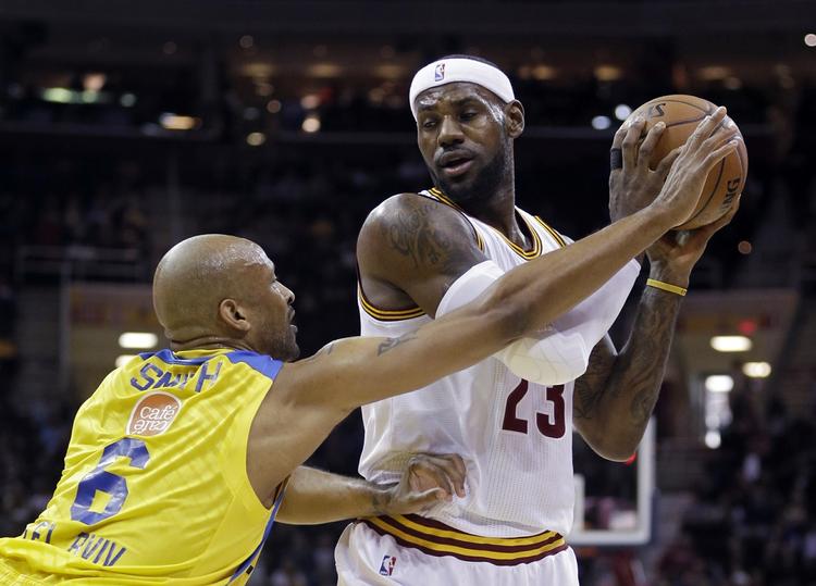 reklamesøjler.  LeBron James (th) er den sportsudøver, der tiltrækker sig flest sponsorkroner. 