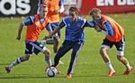 målscorer. Yussuf Poulsen (midt) under onsdagen træning i Helsingør forud for landskampen i Albanien lørdag. 