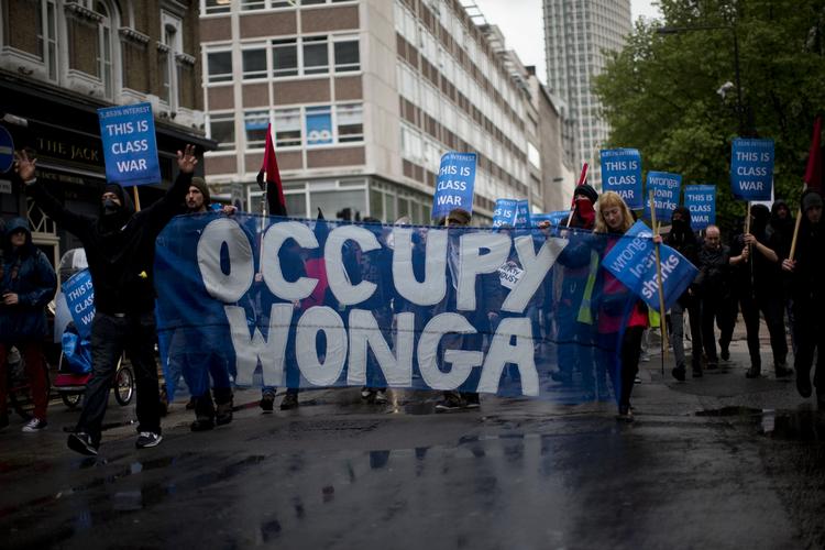 Klassekrig. Wongas udlånspolitik har afstedkommet mange protester i Storbritannien. Billedet er fra maj i London. 