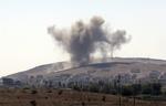 Offensiv. Røg stiger op fra Kobane efter flere bombeangreb i dag. 
