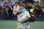 UDE. Efter et nederlag til landsmanden Feliciano Lopez forlader Rafael Nadal banen i Shanghai. 