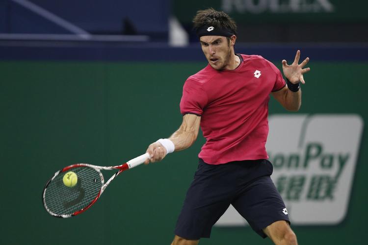 BESEJRET. Trods føringer i tredje sæt på 5-4 og 6-4 i det afgørende tiebreak formåede Leonardo Mayer ikke at besejre Roger Federer. 