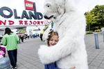 aktion. Greenpeace har blandt andet aktioneret foran Legoland i protest mod Legos samarbejde med Shell, men det er organisationens film, som har udløst de største reaktioner. 