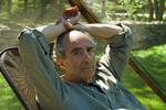 Hit. Dette er ikke en afrikansk forfatter. Det er amerikanske Philip Roth, som flere litteraturredaktører gerne så vandt, men som de ikke tror gør det. 