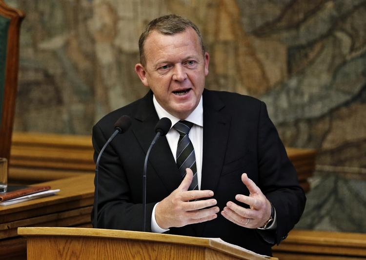 Debat. Ved åbningsdebatten i Folketinget forholdt  Venstres formand Lars Løkke Rasmussen sig til DF og LA's forslag om at stramme asylpolitikken.. 