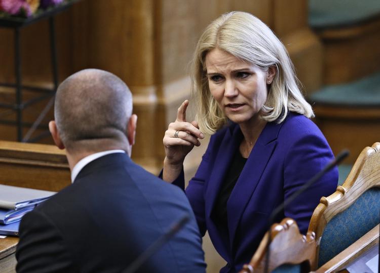 Helle Thorning-Schmidt er ivrig i sin kritik af Venstres nuvækst. Men mange kommuner strammer allerede endnu mere. 