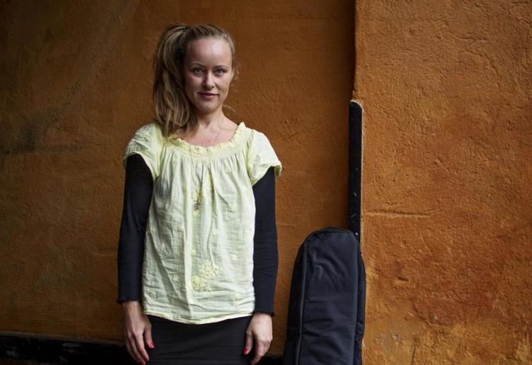Ulige uger. Maj-Britt Madsen har kun sin datter hver anden uge, så for hende er det perfekt med undervisning i de ulige uger. 