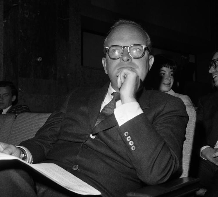 Fund. Truman Capote er bedst kendt for romanen 'In Cold Blood' og novellen 'Breakfast at Tiffany's'. Nu har man fundet hidtil ukendte noveller og digte af forfatteren. 