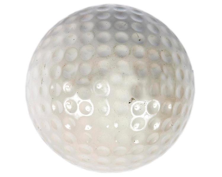 forskel. Mere skal der ikke til, siger Mark Lynas: En klump uran på størrelse med en golfbold kan producere nok til at dække et menneskes totale energiforbrug i et helt liv. Er der var tale om kul, skal der bruges, hvad der svarer til en stor femetagers bygning. 