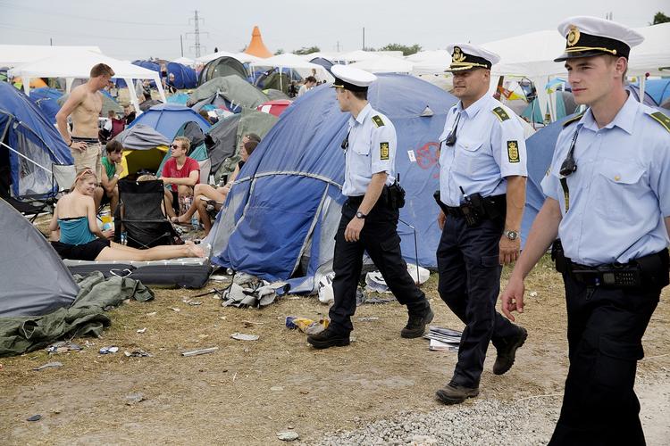 LOVBRUD. Er der tale om et lovbrud, når Roskilde Festival, Smukfest, Jelling Musikfestival og Nibe Festival i et fælles brev afslutter al samarbejde med bookingbureauerne Beatbox og Skandinavian? 