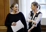 Jobskifte. Karen Hækkerup (S) går af som justitsminister og beskæftigelsesminister Mette Frederiksen (S) overtager posten.. 