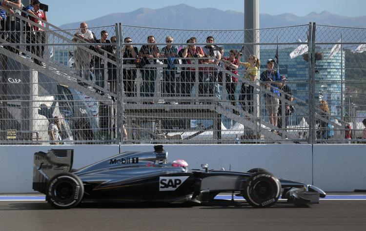 Sotji. Kevin Magnussen skal lørdag ud på endnu to ture på autodromen i kampen om at sikre sig en god startposition til søndagens VM-afdeling. 