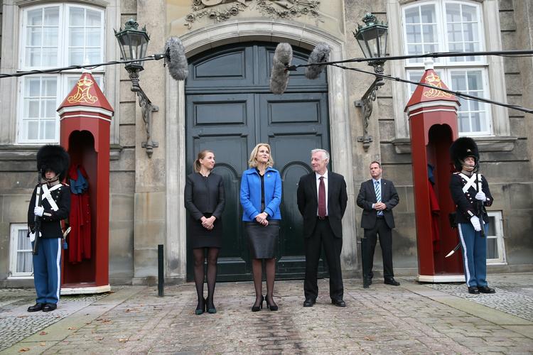 Rokade. Statsminister Helle Thorning-Schmidt (S) præsenterer sin nye justitsminister Mette Frederiksen og sin nye beskæftigelsesminister Henrik Dam Kristensen. 
