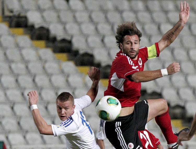 Kaptajnen. Lorik Cana (th) er med sine 77 landskampe nummer to på alle tiders liste i Albanien og kan sætte rekord i løbet af efteråret. En scoring er det blevet til i 11 på landsholdet . Han ankommer i øvrigt rimelig frisk til kampen mod Danmark. Han blev udvist i søndags for Lazio efter to gule kort på bare otte minutter. 