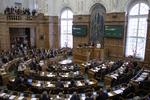 Tillidsknæk. Danskernes tillid til politikerne er faldet. Til gengæld stoler vi nu mere på sygeplejerskerne. 