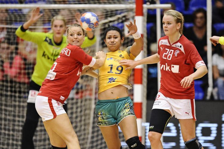 SEJR. Med et fast blik på bolden var Pernille Holmsgaard og Stine Jørgensen bedre end brasilianerne. 