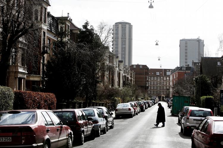 Parkering. Frederiksberg Kommune vil igen hæve priserne på parkeringen for at undgå, at københavnere tager p-pladserne. 