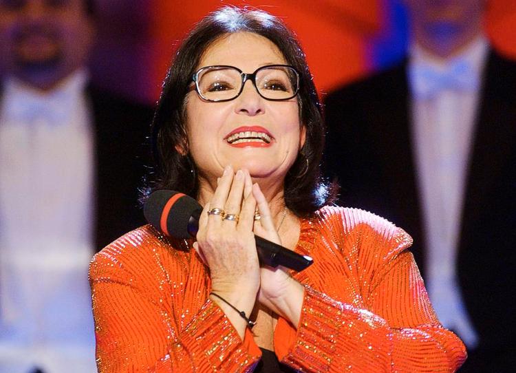 Sang. Nana Mouskouri ved en adventsfest i Suhl i Tyskland. 