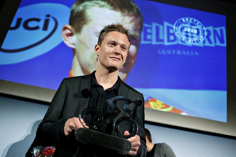 Cykling. Bjarne Riis satser på Matti Breschel i dagens Paris-Tours. Breschel viste god form, da han var tæt på en medalje i VM-løbet for nylig. 
