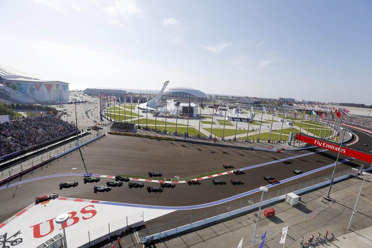 TRAFIK. 11.-pladsen fra start blev forbedret til en 5,-plads for Kevin Magnussen. 