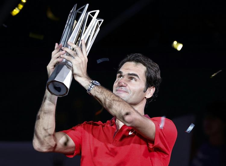 FINALESEJR. Med sejren i Shanghai er Roger Federer 1.000 point fra den førsteplads, han senest indtog for to år siden. 