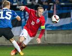 MATCHVINDER. Efter at have scoret direkte på frispark havde Wayne Rooney endnu en god chance for at score mod Estland. 