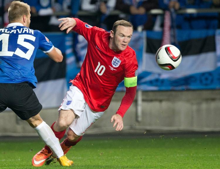 MATCHVINDER. Efter at have scoret direkte på frispark havde Wayne Rooney endnu en god chance for at score mod Estland. 