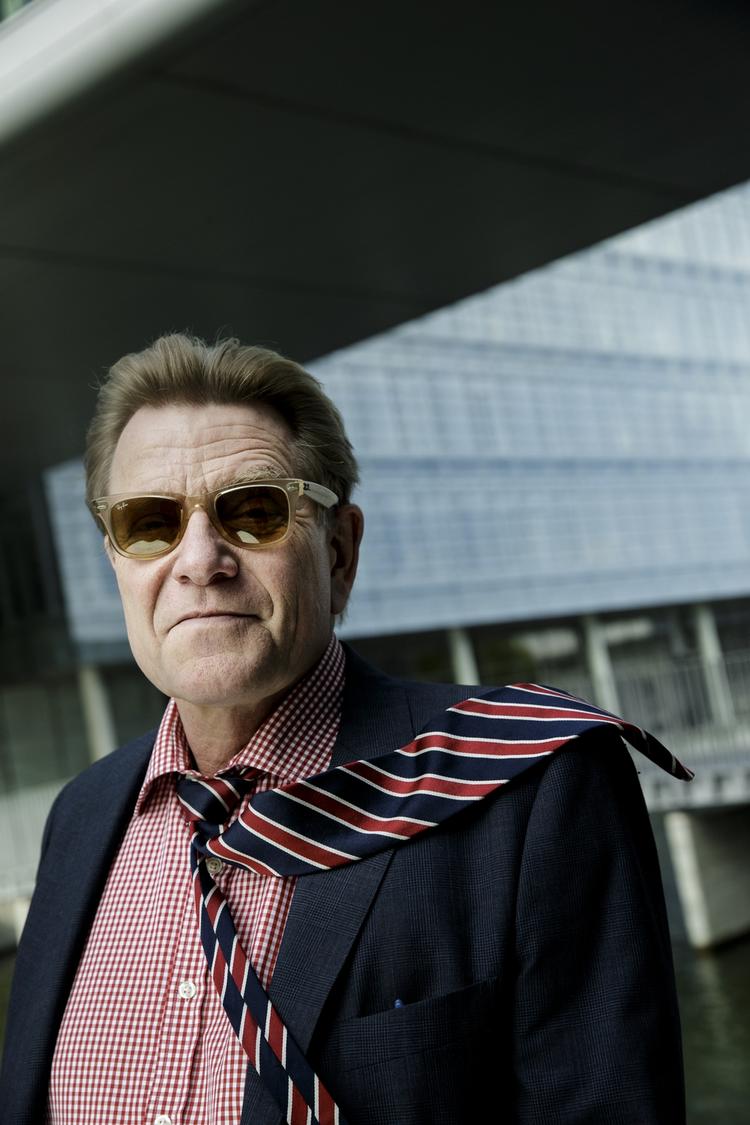 Ud. DR har bartovist og fyret journalisten Niels Lindvig. 'Orientering' har nedlagt arbejdet. 