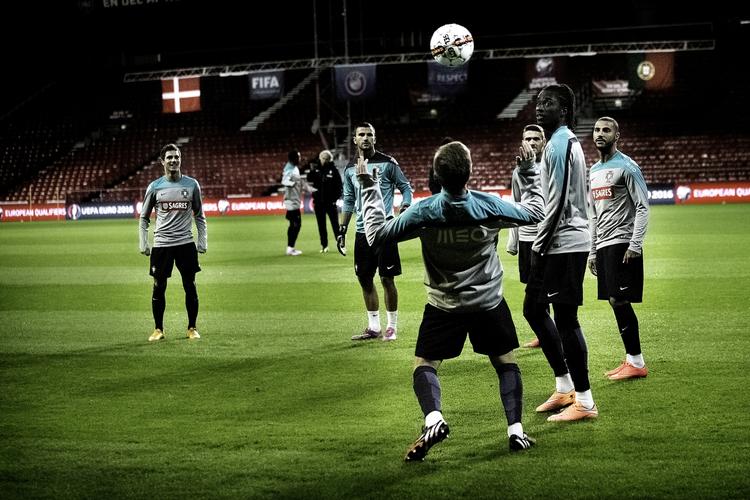 TRÆNING. I morgen spiller Cristiano Ronaldo (tv.) sin tredje landskamp i Parken, hvor Portugal endnu ikke har vundet. 