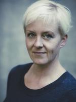 Stordrift. Katja Holm, formand for Dansk Skuespillerforbund, er bekymret for, om sammenlægningen af teaterskolen vil føre til ensretning og bureakrati. 