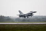 Flytjek. De danske F-16-fly er så gamle, at de begynder at slå revner. 