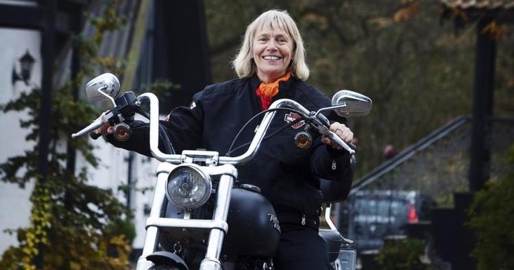 Hestekræfter. Esther Nielsens rejser foregår så vidt muligt altid på to hjul, hvad enten det er hendes egen Harley-Davidson eller en motorcykel, hun lejer på rejsemålet. 