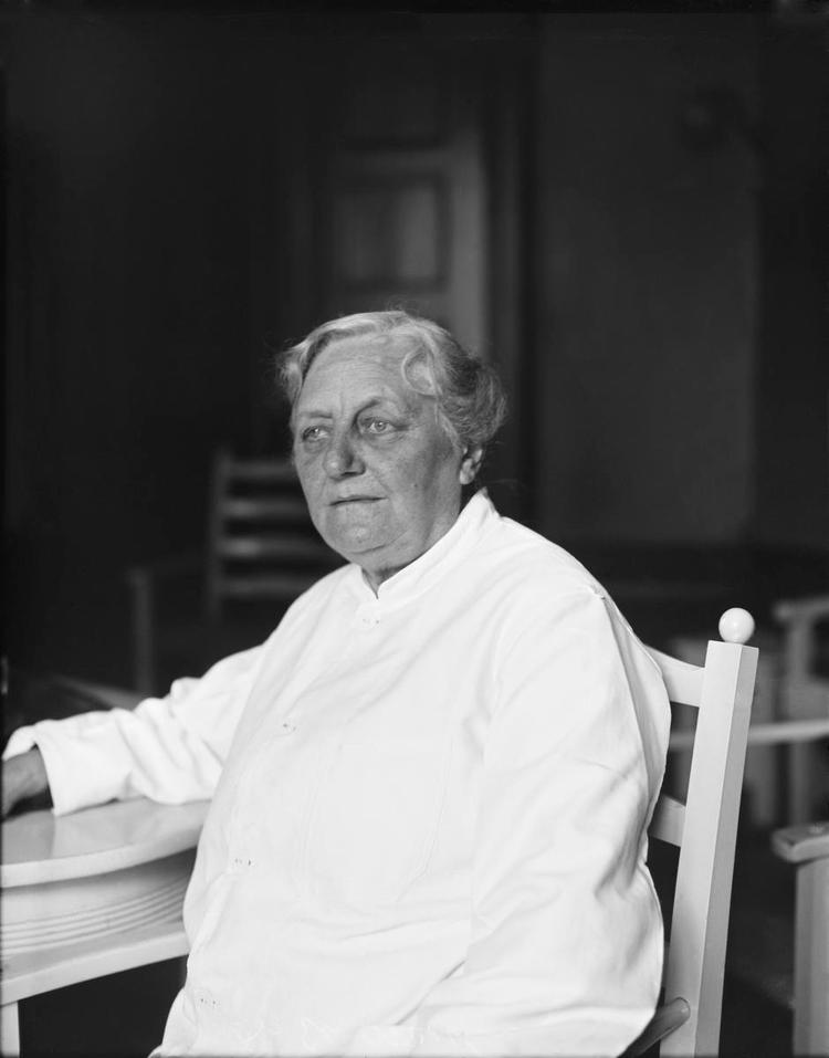 Den første. Eli(ne) Møller, som i første omgang ikke kunne få lov til at skrive speciale, blev siden dr.med., faktisk den første kvindelige i Danmark. 