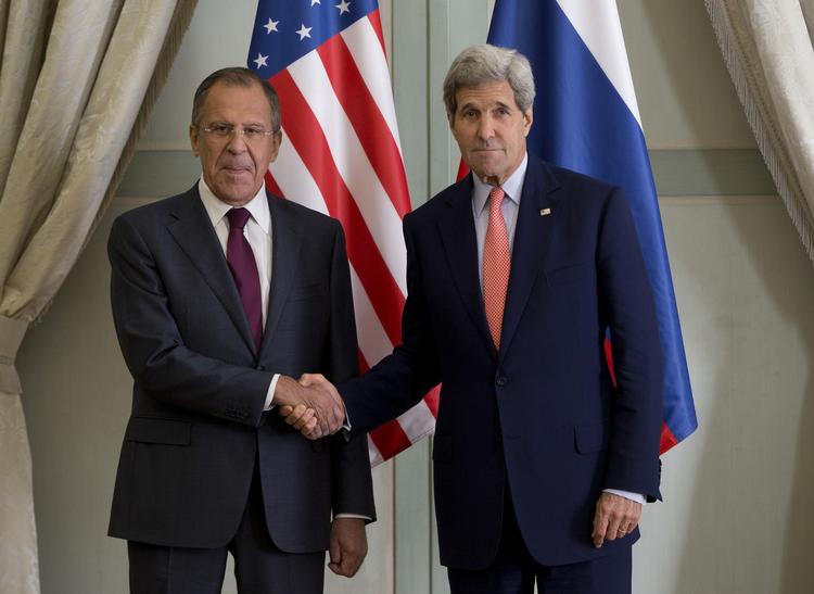 Diplomati. Udenrigsminstrene fra henholdsvis Rusland og USA, Sergej Lavrov og John Kerry mødtes i dag i Paris form at diskutere bland andet Islamisk Stat. 