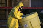 To sygeplejere har fået konstateret ebola på et hospital i Texas efter, at en liberisk mand blev indlagt med sygdommen. 