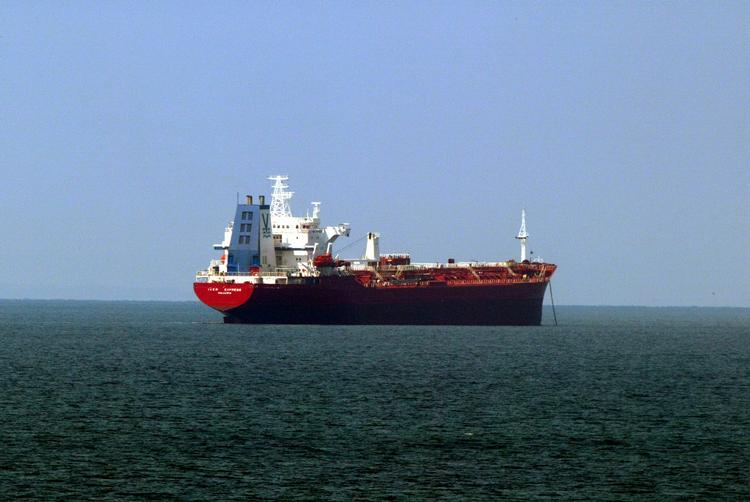 tankskib. Når skibe pumper ballastvand fra fremmede have ud i for eksempel Østersøen eller Det Indiske Ocean, pumper de også bakterier, alger og dyr ud i et havmiljø, hvor de ikke hører til. 