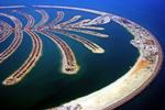 Byggeboom Palm Jumeirah, en gruppe kunstige øer i den Persiske Golf, har alene krævet 385 millioner ton sand at bygge. 