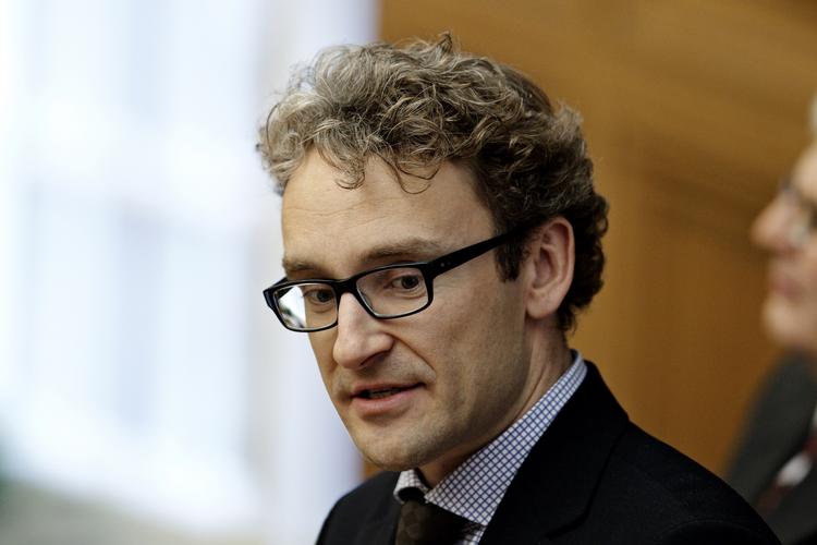 NED. Registreringsafgiften forhindre særligt børnefamilier i at købe større og sikrere biler, mener Liberal Alliance. 