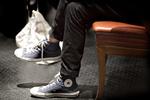 Populær. Converse All Star skoen blev populær, da den amerikanske basketballspiller Chuck Taylor benyttede skoen. Tilbage i 1923 blev spillerens signatur påtrykt skoen. Og siden blev den et hit verden over. 